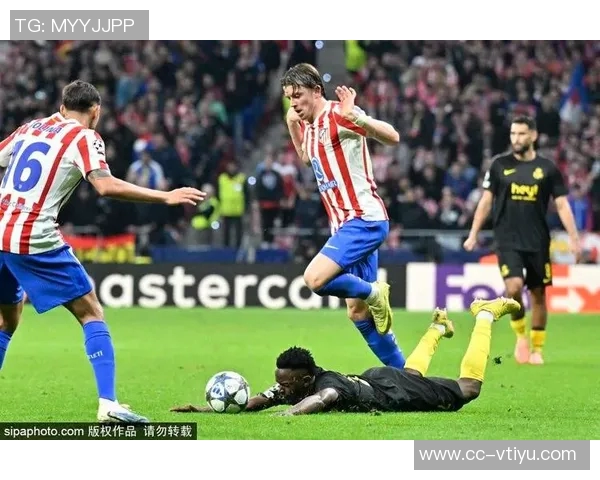 皇马留守8名一线队球员与卡斯蒂亚队员共同训练提升默契