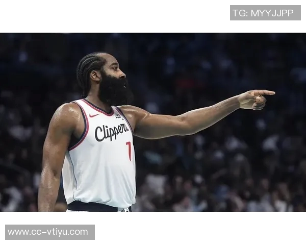 快船客场挑战国王小卡哈登卫衣亮相科林斯酷炫登机照曝光